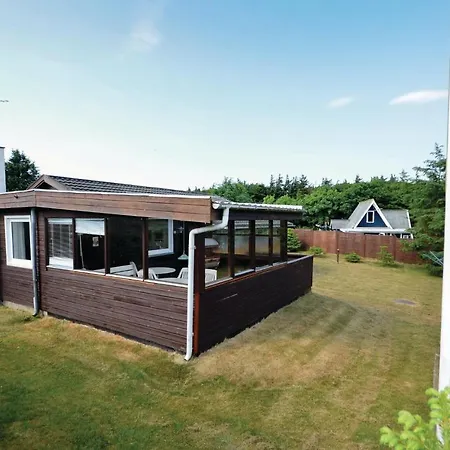 펜션 Three-bedroom Holiday In
