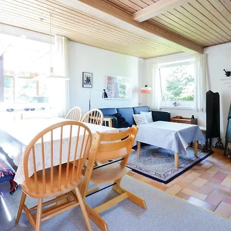Three-bedroom Holiday In 스트루에르